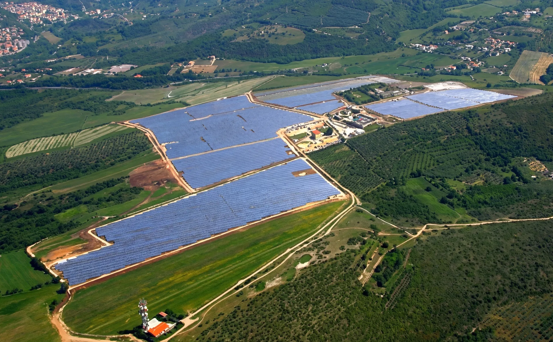 Impianto fotovoltaico 24 MW Monteboli, campo pannelli solari